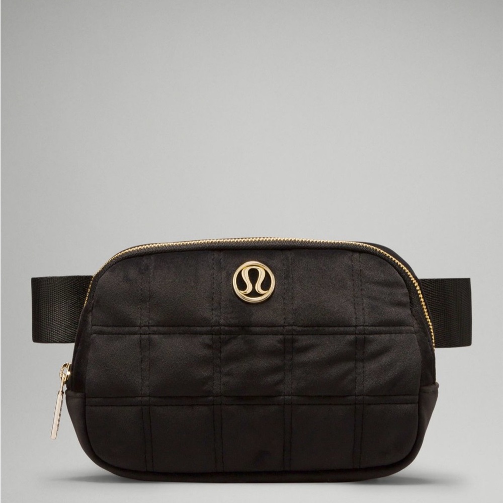 Lululemon Everywhere Belt Bag Quilted Velour Black & Gold Velvet Crossbody Nwt